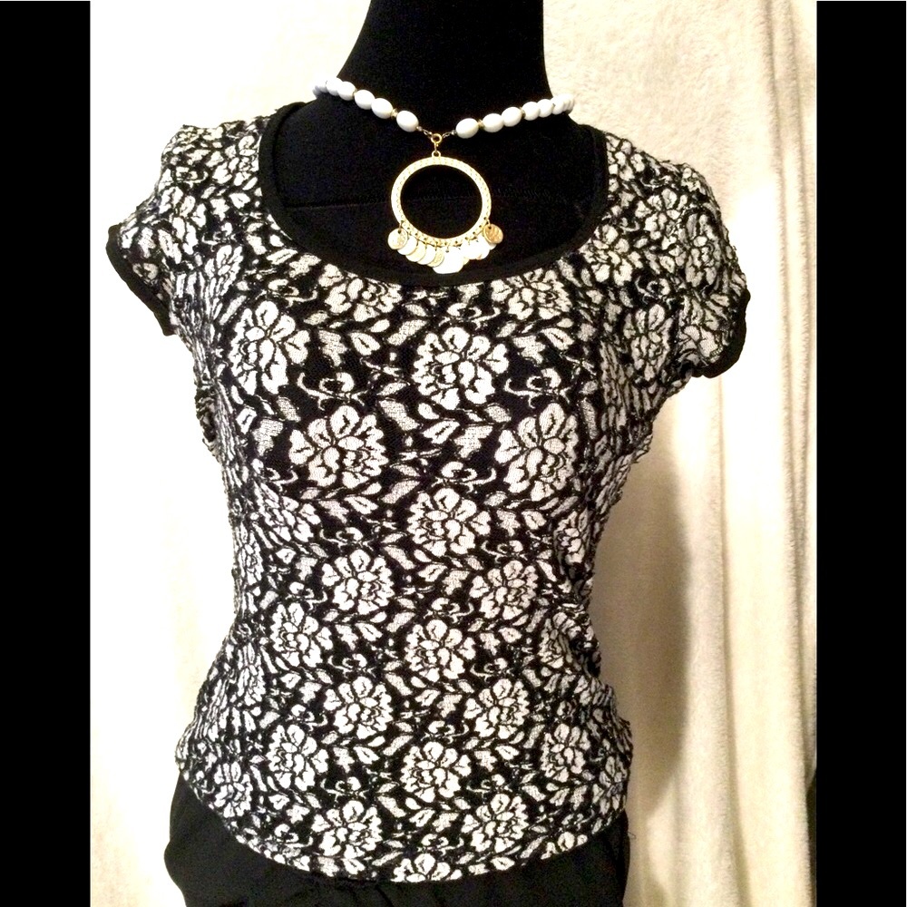 LACEY FLORAL BLOUSE